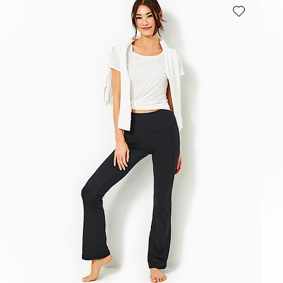 Lilly Pulitzer Pants - NWT UPF 50 LUXLETIC 31.5” Carpe Vita Flare Legging, Onyx, Size Large